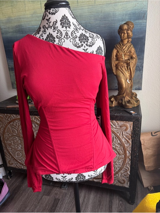 Ta3 Tops - Women’s One-Shoulder Long Sleeve Top in Red